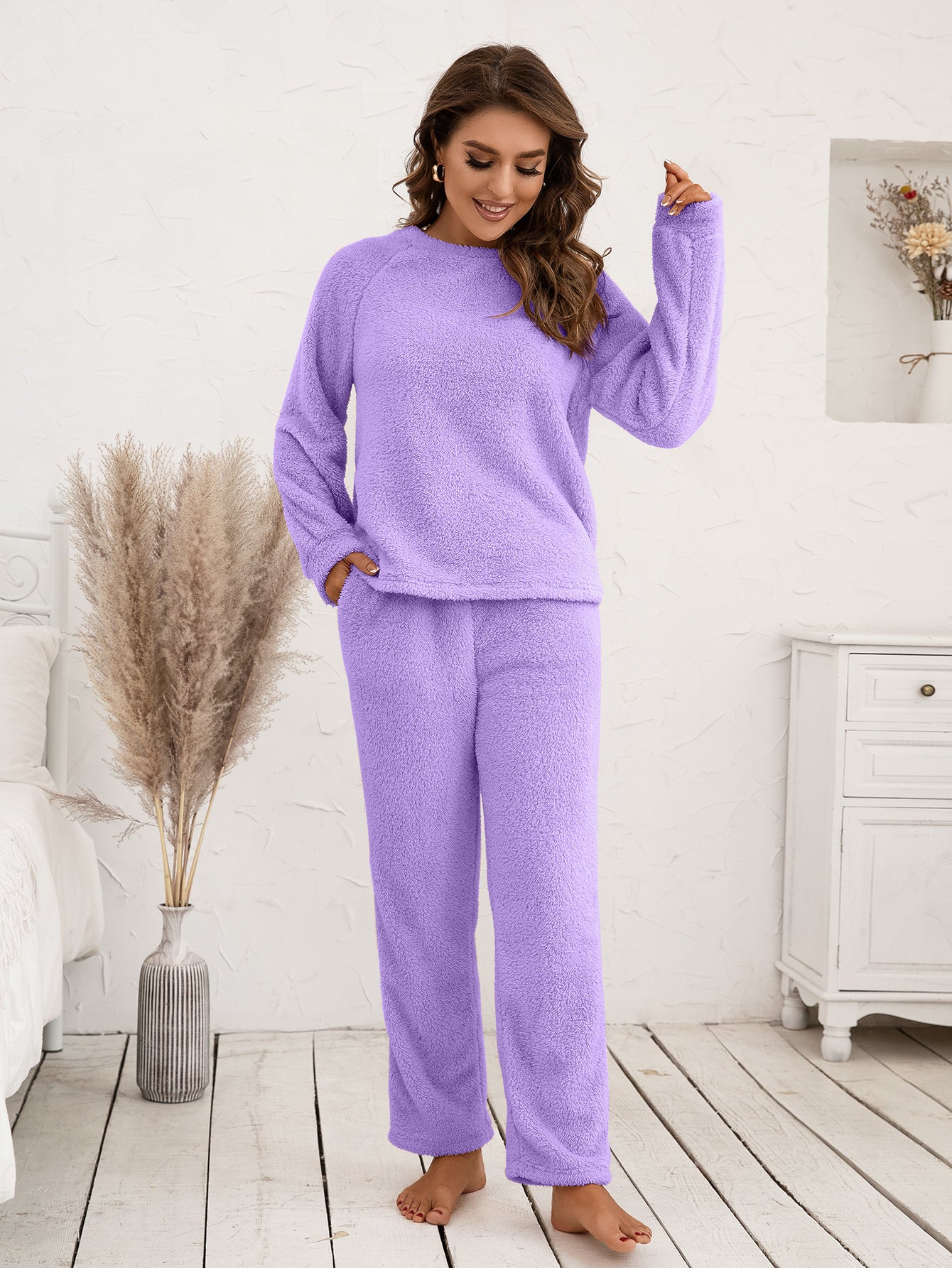 Set Due Pezzi in Lana: Maglione Morbido e Comodo per Casa, con Taglio Largo e Tessuto in Peluche
