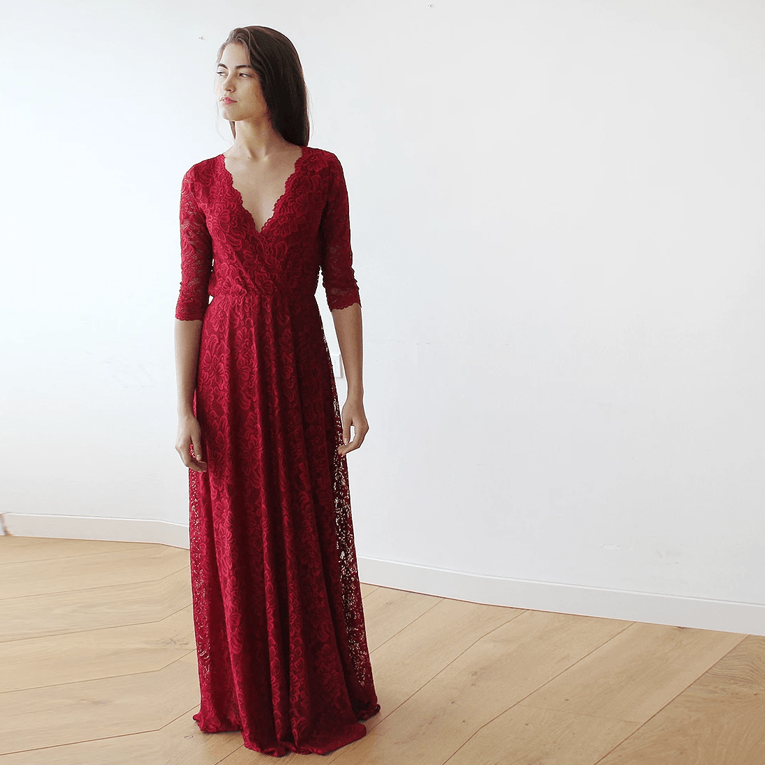 Abito bordeaux con corpetto in pizzo e maniche a tre quarti. - Because I'm Different shop