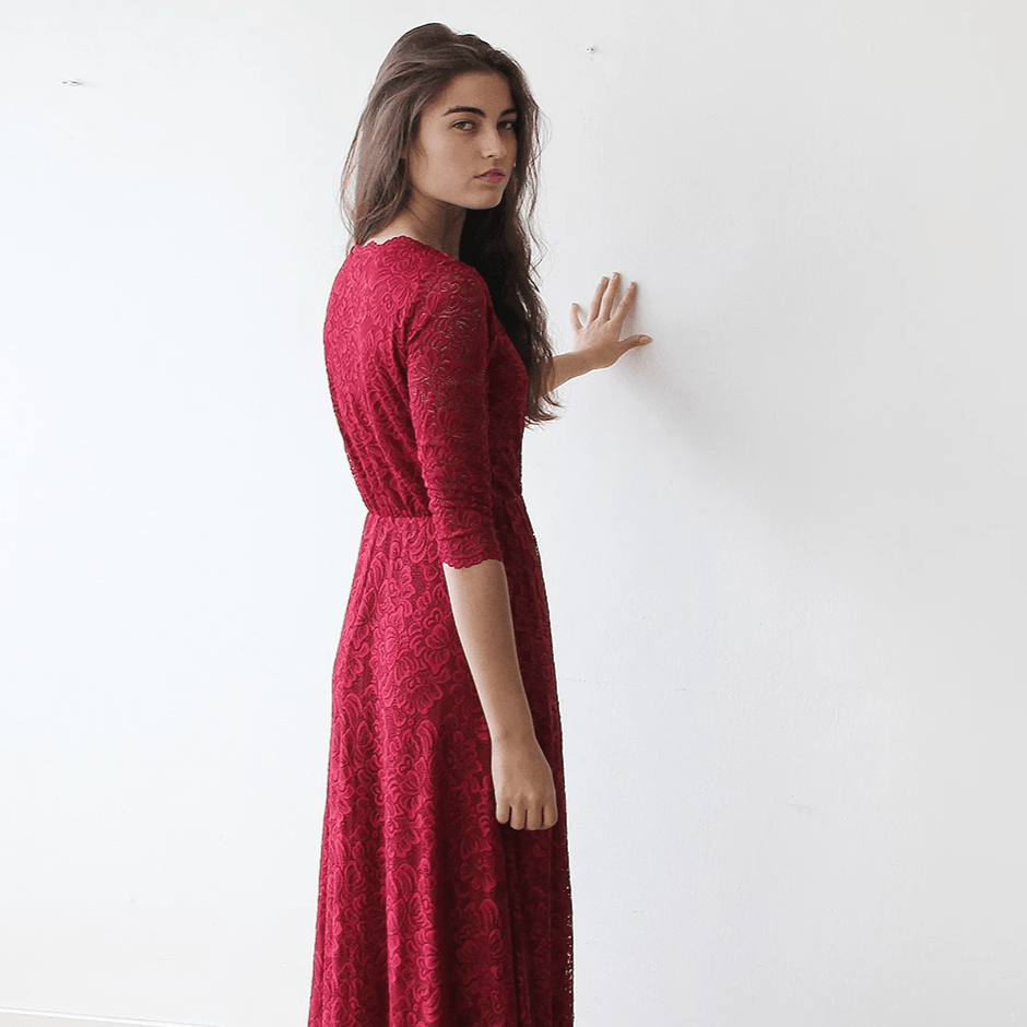 Abito bordeaux con corpetto in pizzo e maniche a tre quarti. - Because I'm Different shop