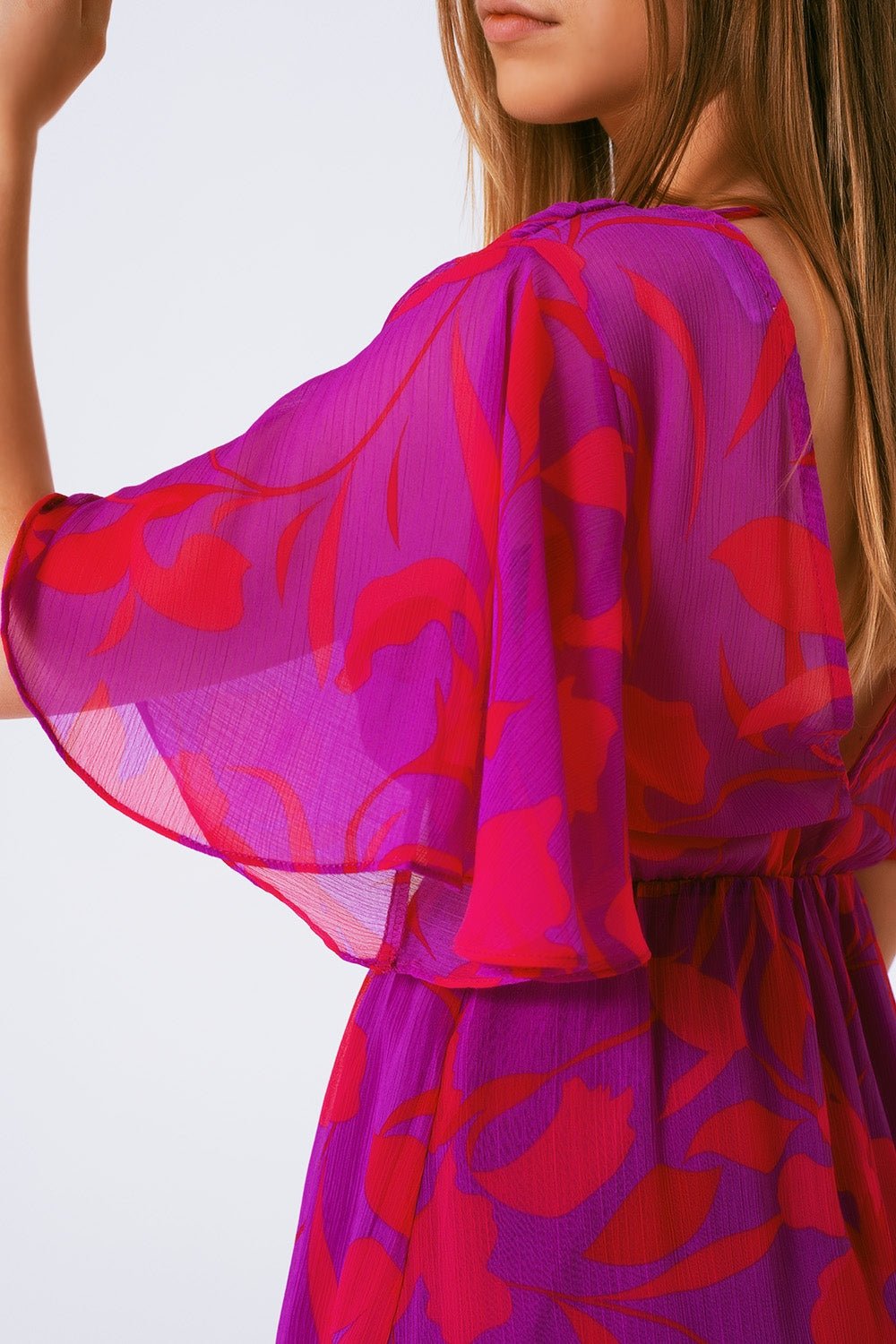 Abito mini in chiffon con stampa floreale, scollo a V e maniche corte - Because I'm Different shop