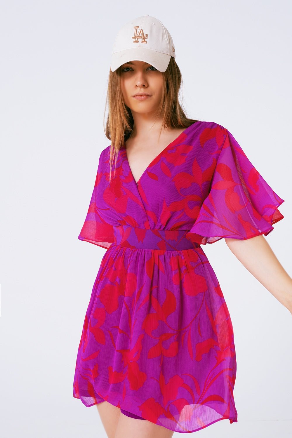 Abito mini in chiffon con stampa floreale, scollo a V e maniche corte - Because I'm Different shop