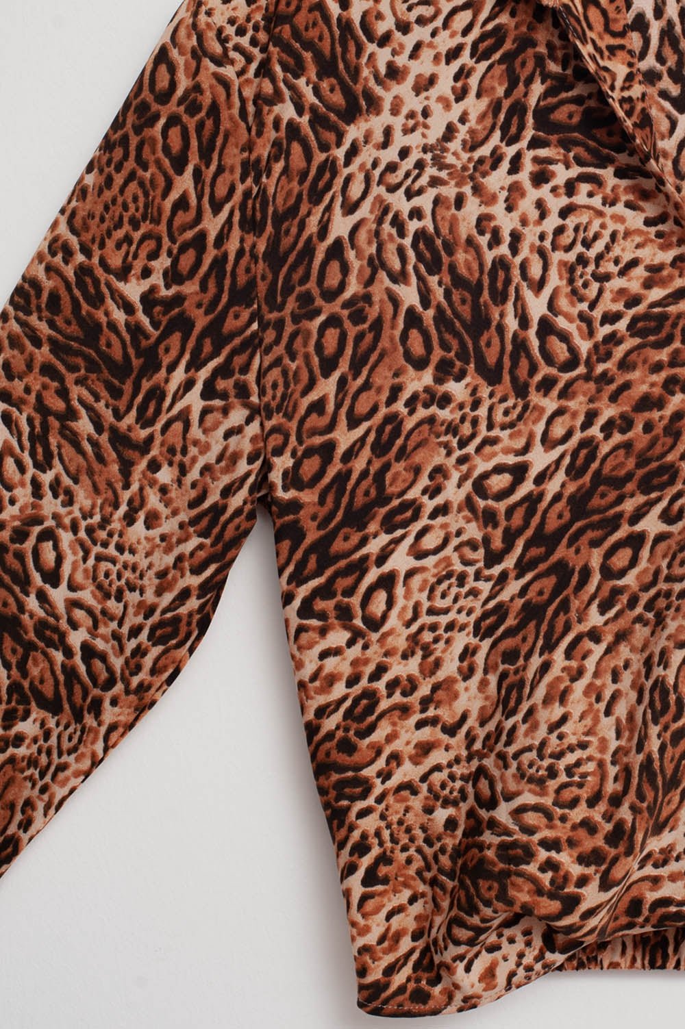 Camicia cropped in stampa leopardata. - Because I'm Different shop