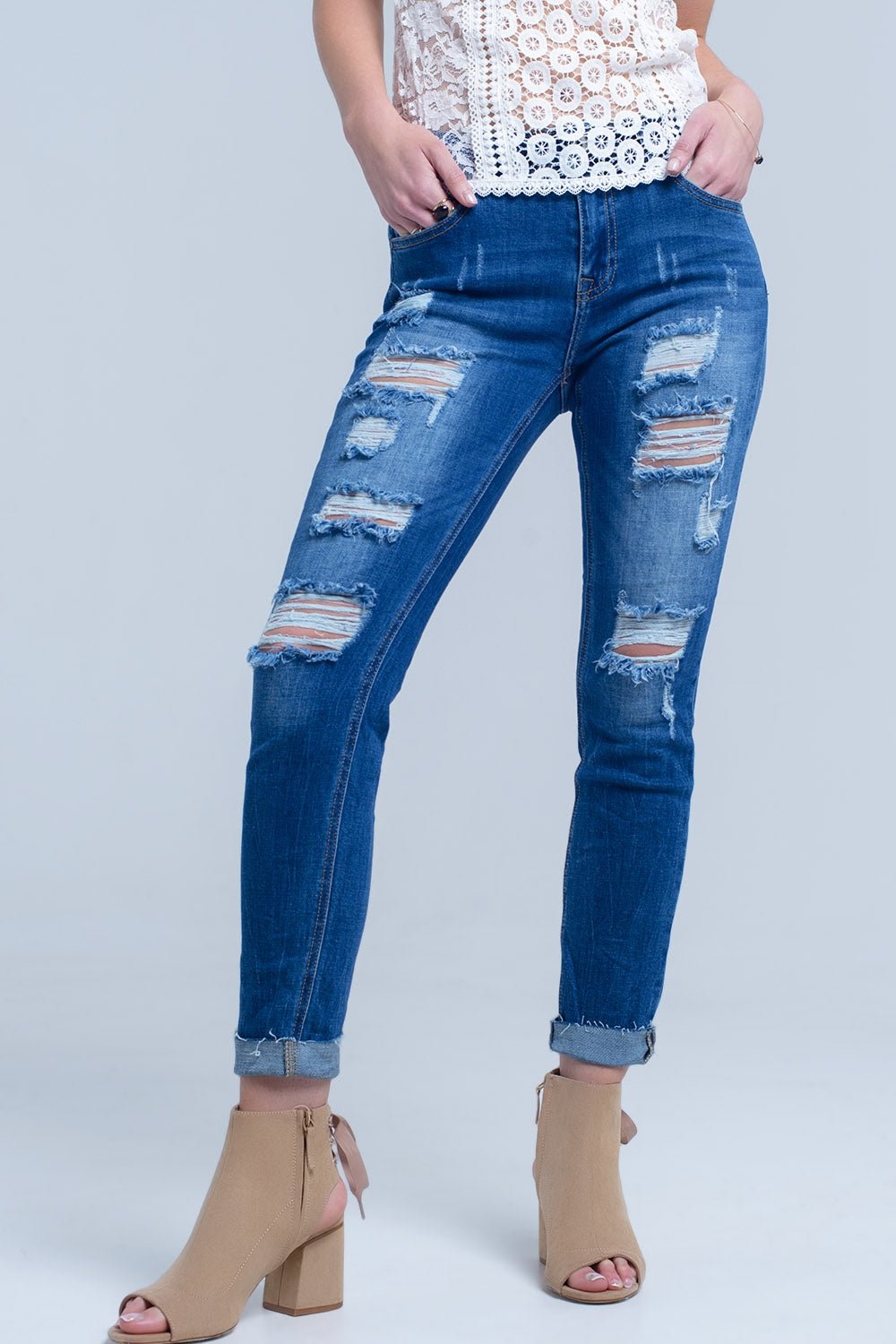 Jeans con strappi e orli a taglio grezzo. - Because I'm Different shop