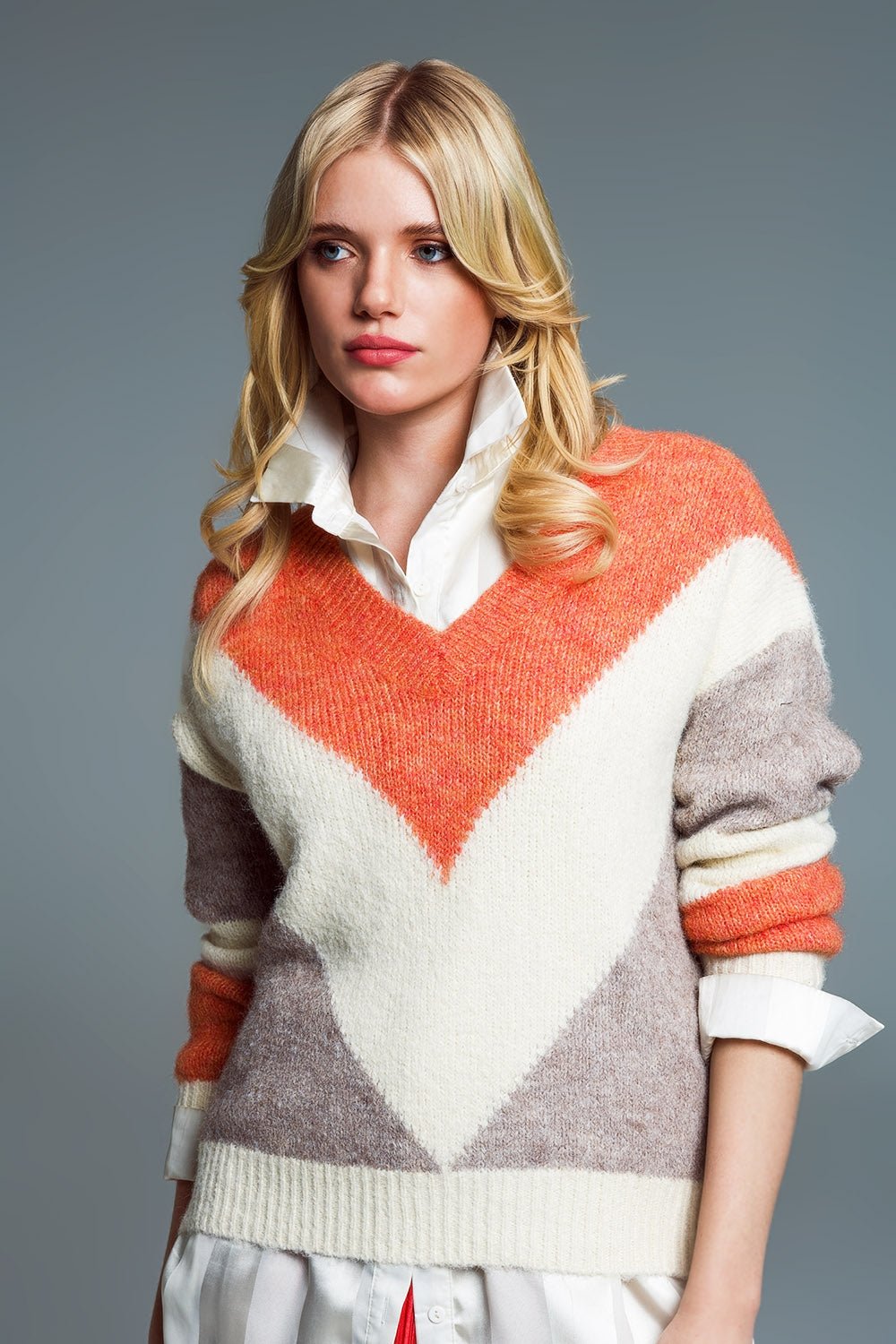 Maglione a Maniche Lunghe con Stampa Anni Ottanta e Collo a V in Arancione - Because I'm Different shop