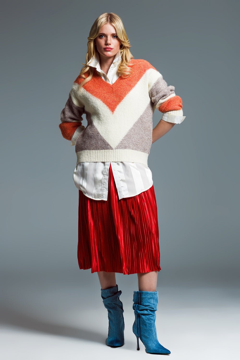 Maglione a Maniche Lunghe con Stampa Anni Ottanta e Collo a V in Arancione - Because I'm Different shop