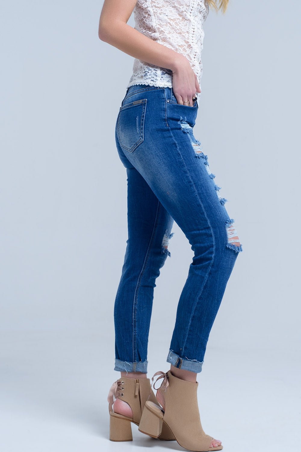 Jeans con strappi e orli a taglio grezzo. - Because I'm Different shop